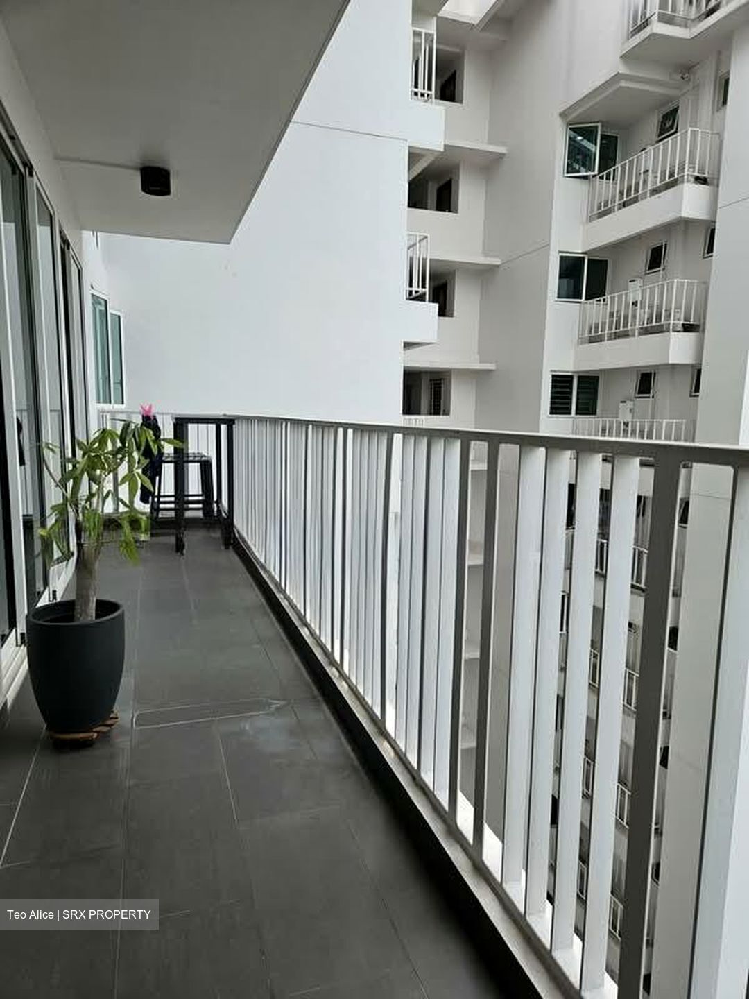 1 Canberra (D27), Condominium #570155901